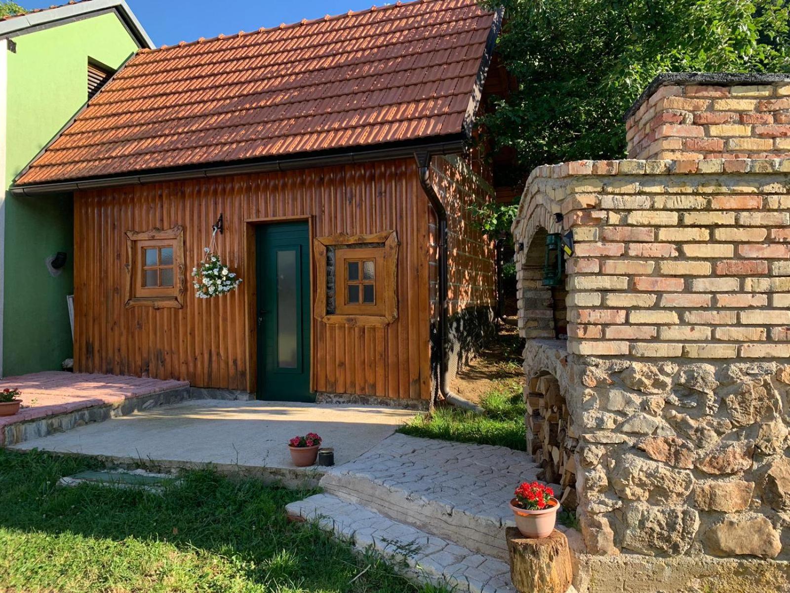 Ivona - Kuca Za Odmor Perusic - Stara Lika Apartment Exterior photo